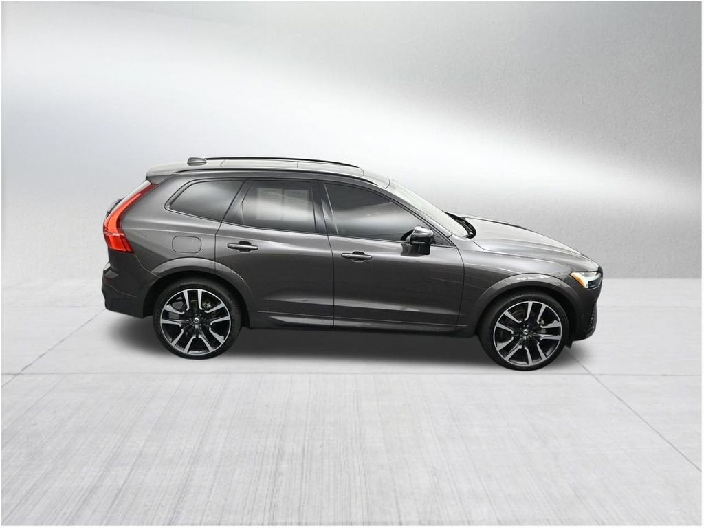 2024 Volvo XC60 Ultimate Dark Theme