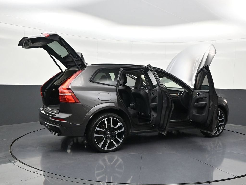 2024 Volvo XC60 Ultimate Dark Theme