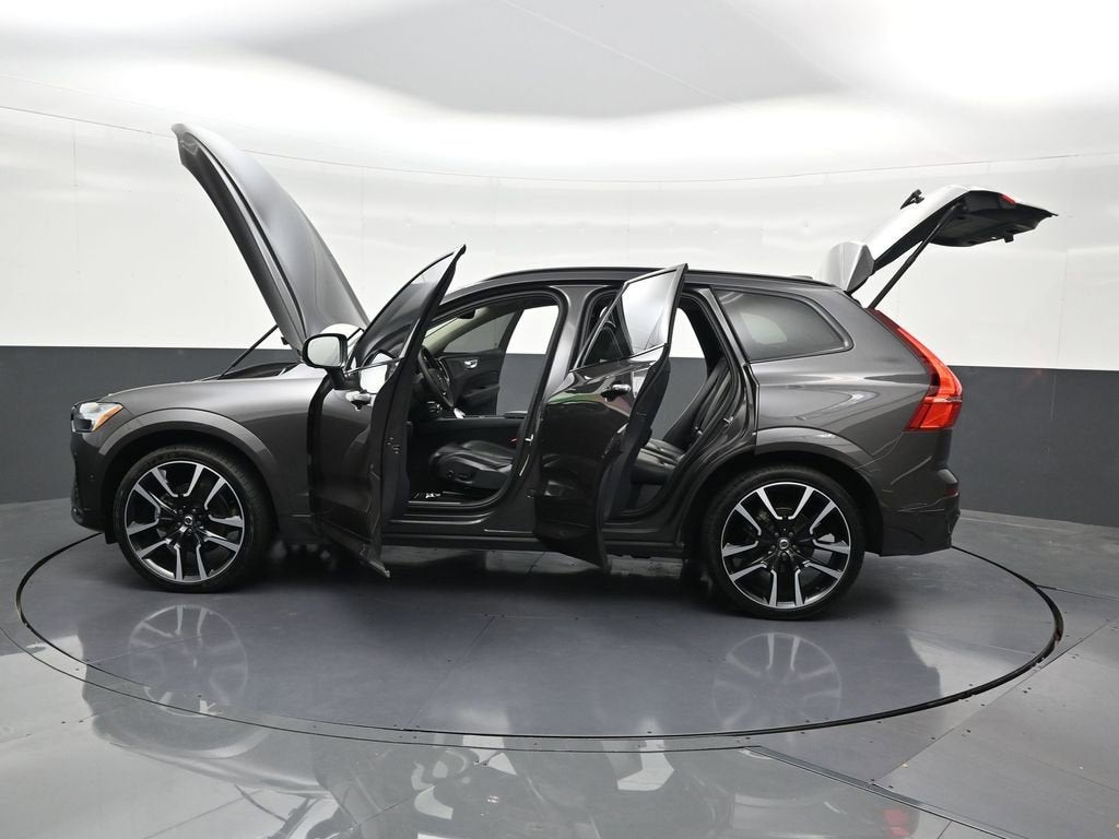 2024 Volvo XC60 Ultimate Dark Theme
