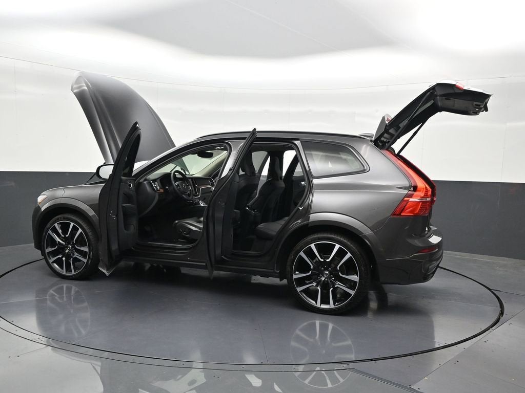 2024 Volvo XC60 Ultimate Dark Theme