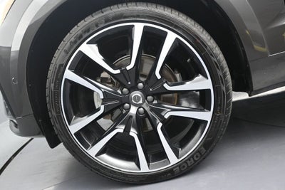 2024 Volvo XC60 Ultimate Dark Theme
