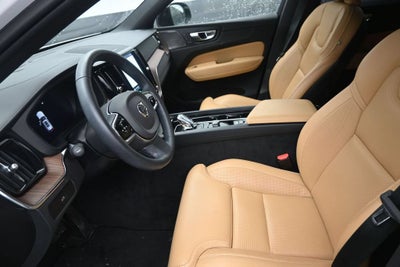 2024 Volvo XC60 B5 Ultimate Dark Theme