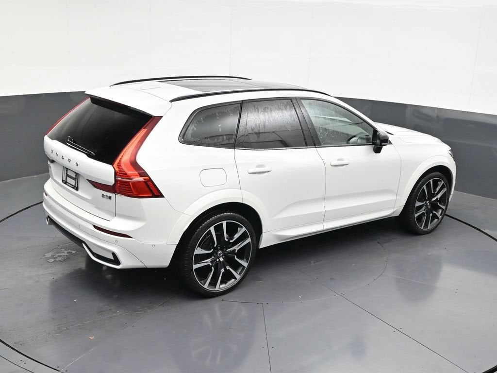2024 Volvo XC60 B5 Ultimate Dark Theme