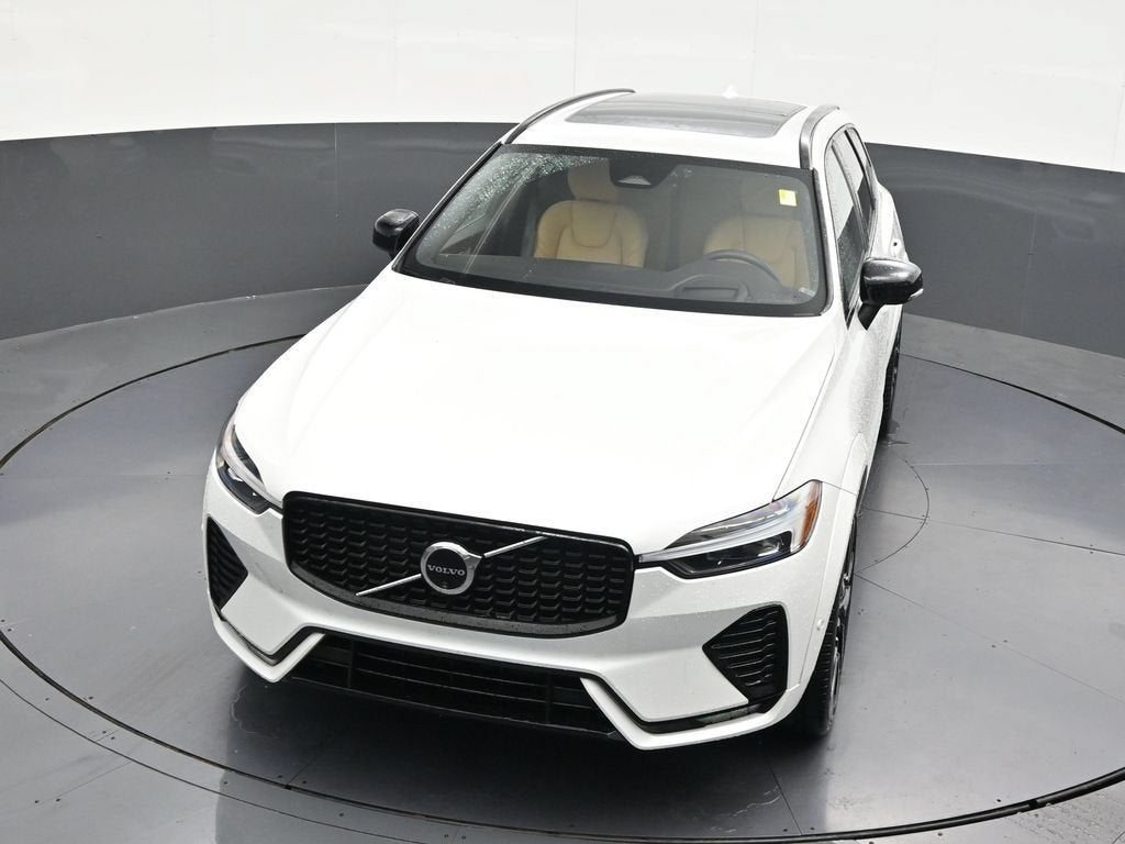 2024 Volvo XC60 B5 Ultimate Dark Theme