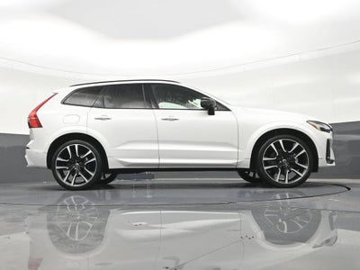 2024 Volvo XC60 B5 Ultimate Dark Theme