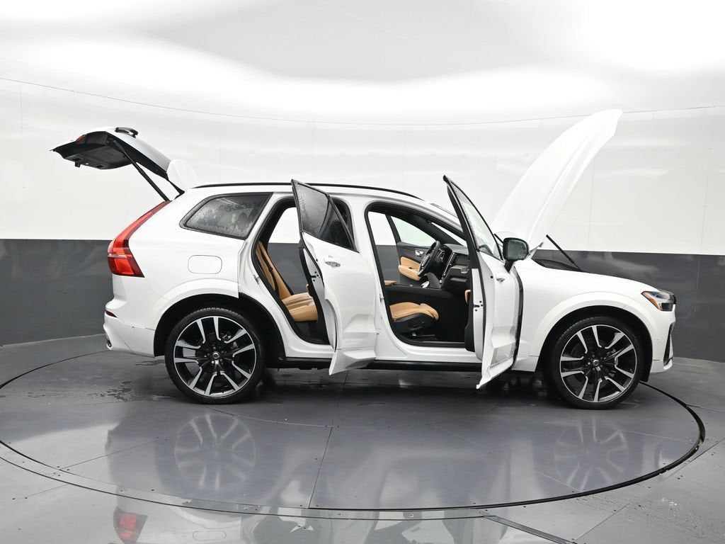 2024 Volvo XC60 B5 Ultimate Dark Theme