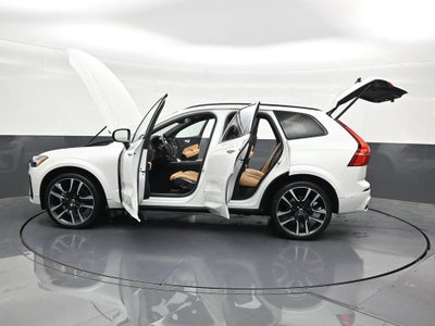 2024 Volvo XC60 B5 Ultimate Dark Theme
