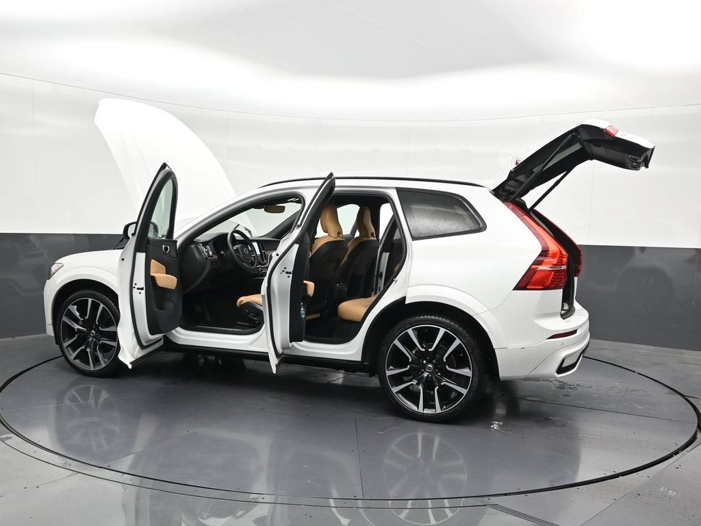 2024 Volvo XC60 B5 Ultimate Dark Theme