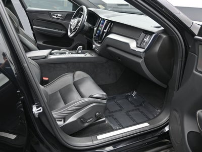 2022 Volvo XC60 R-Design