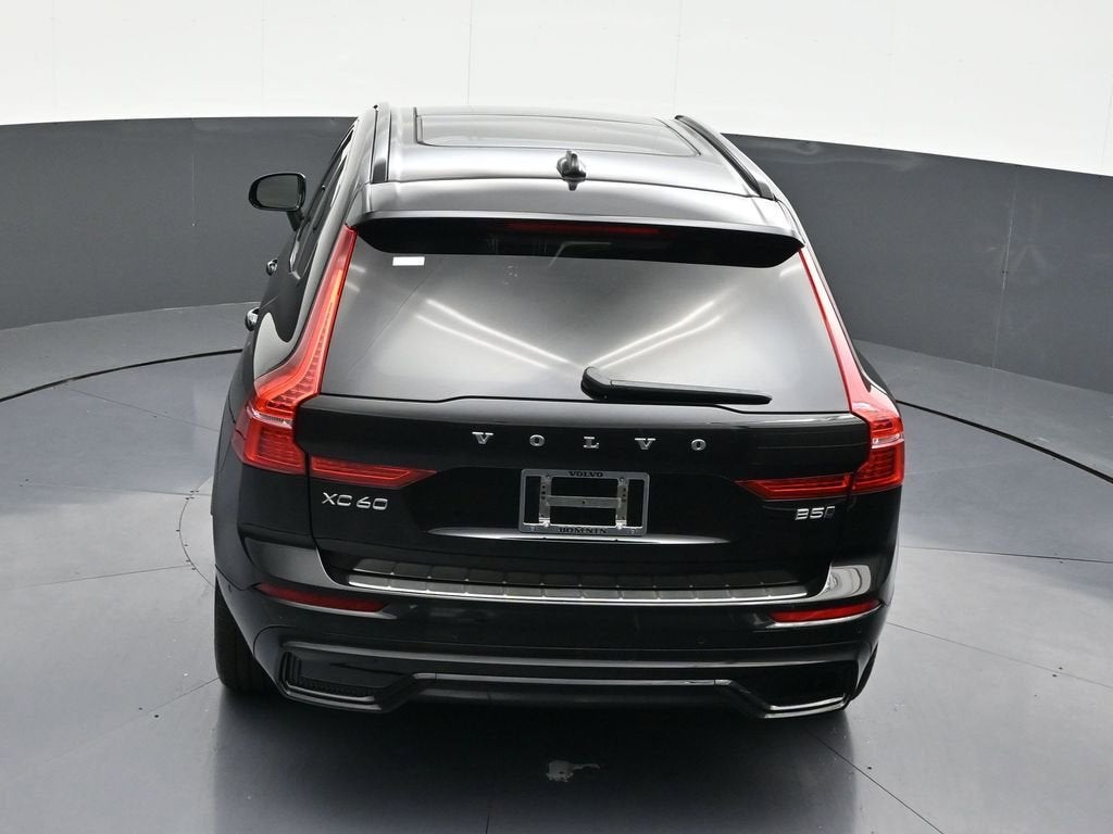 2022 Volvo XC60 R-Design