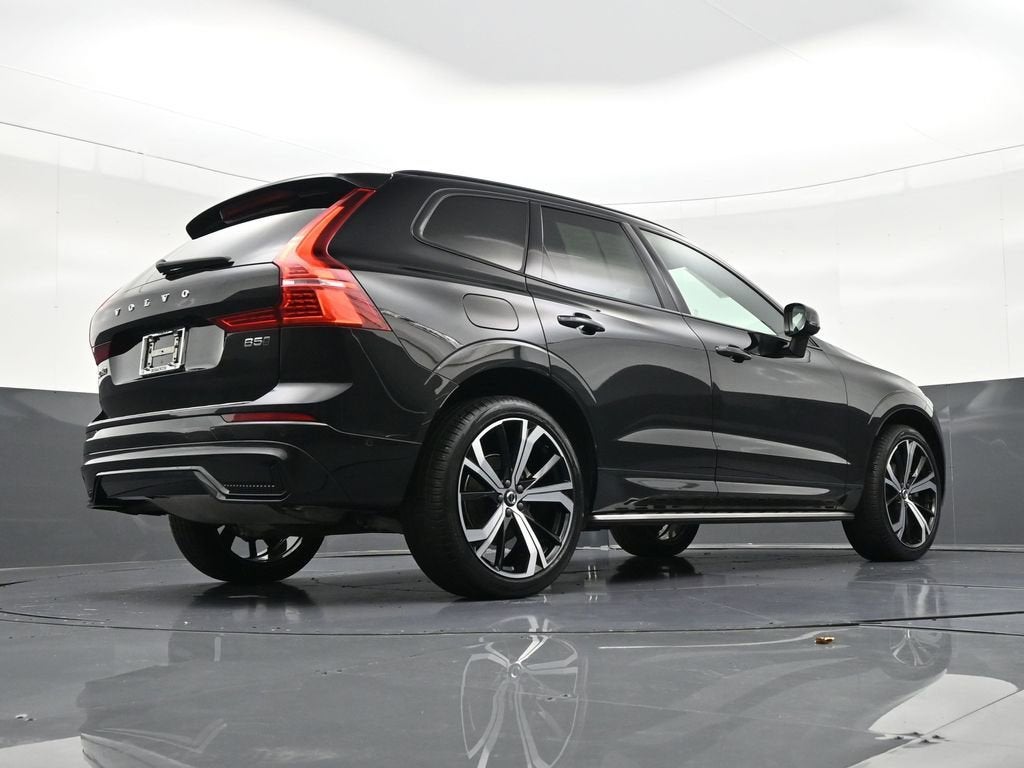 2022 Volvo XC60 R-Design