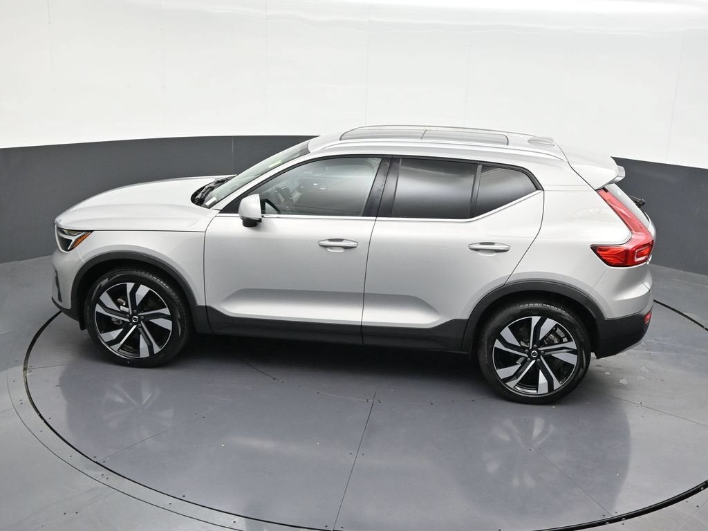 2023 Volvo XC40 Plus Bright Theme