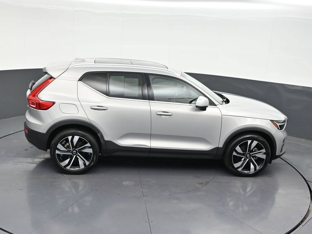 2023 Volvo XC40 Plus Bright Theme
