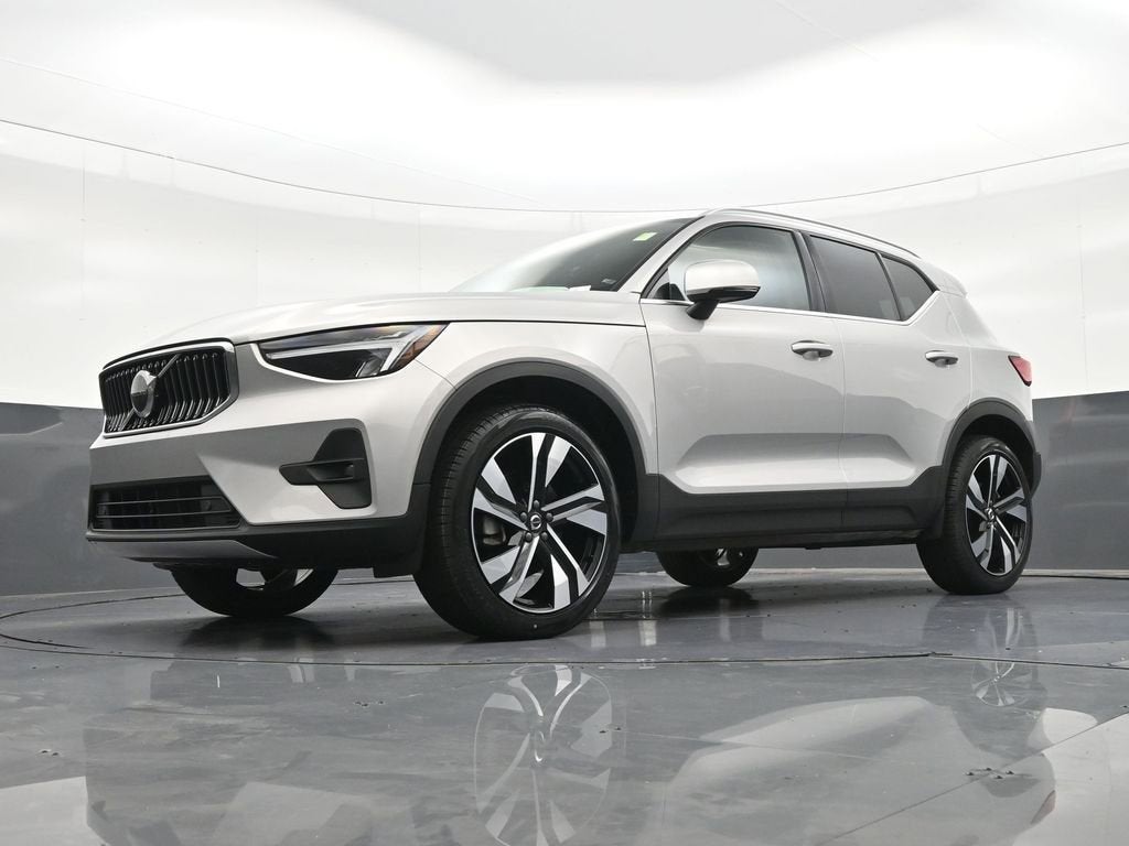 2023 Volvo XC40 Plus Bright Theme