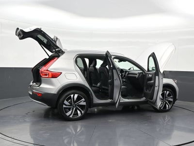 2023 Volvo XC40 Plus Bright Theme