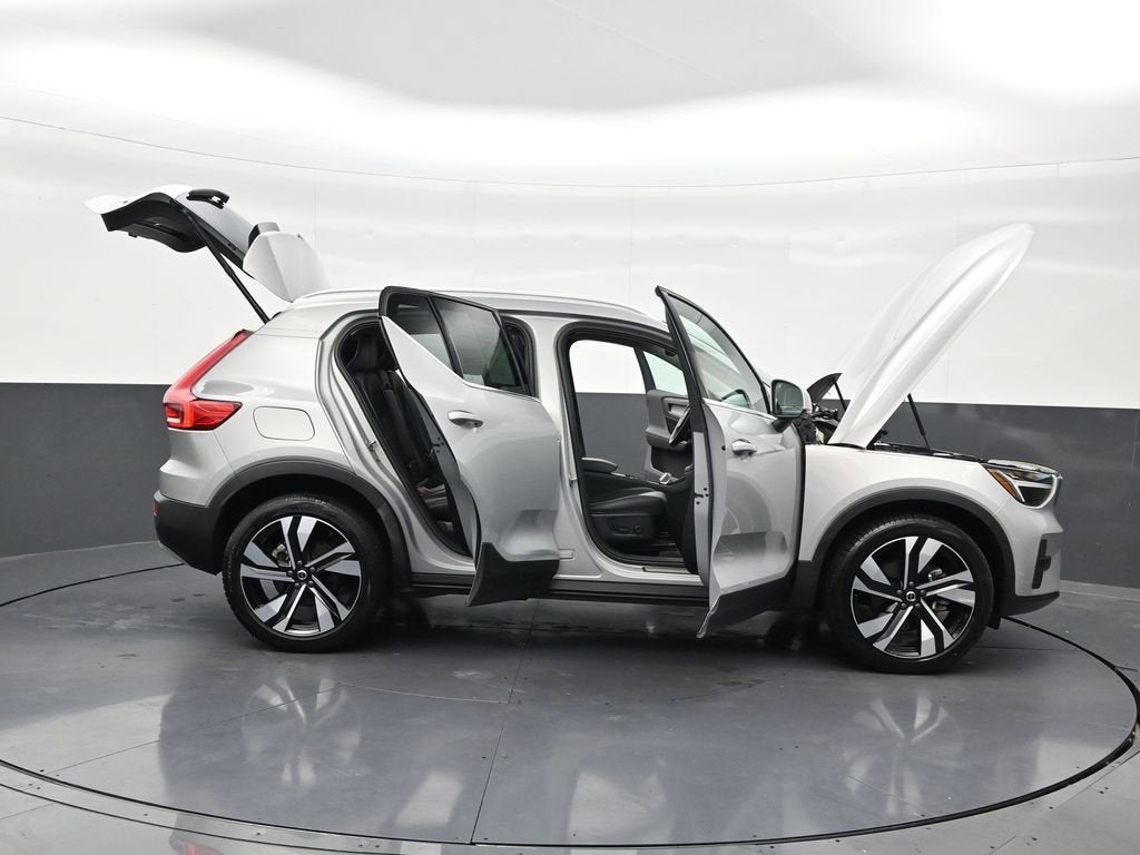 2023 Volvo XC40 Plus Bright Theme
