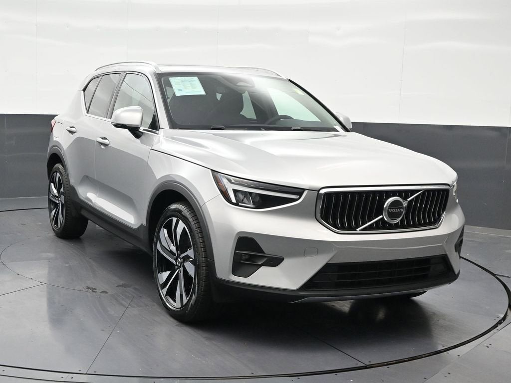 2023 Volvo XC40 Plus Bright Theme