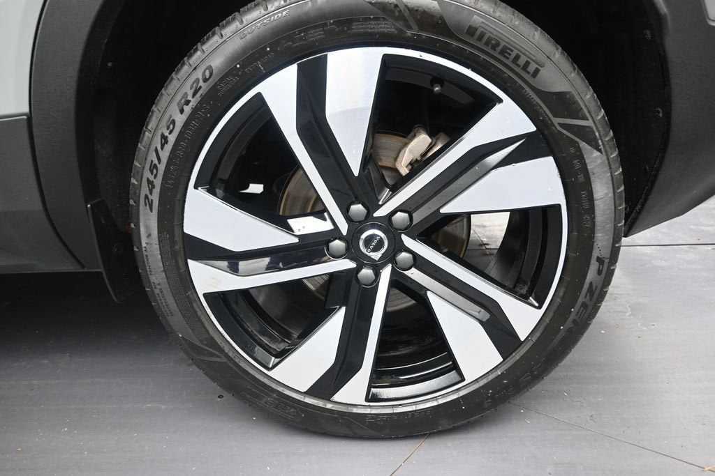 2024 Volvo XC40 B5 Plus Bright Theme