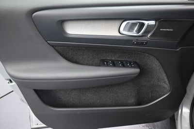2024 Volvo XC40 B5 Plus Bright Theme