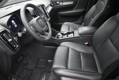2024 Volvo XC40 B5 Plus Bright Theme