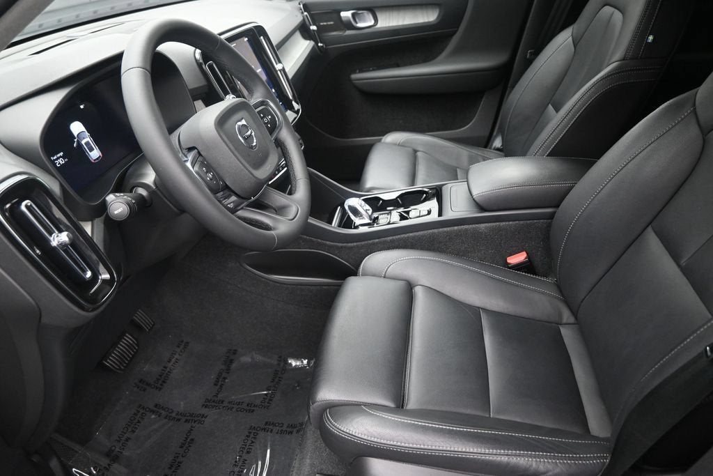 2024 Volvo XC40 B5 Plus Bright Theme