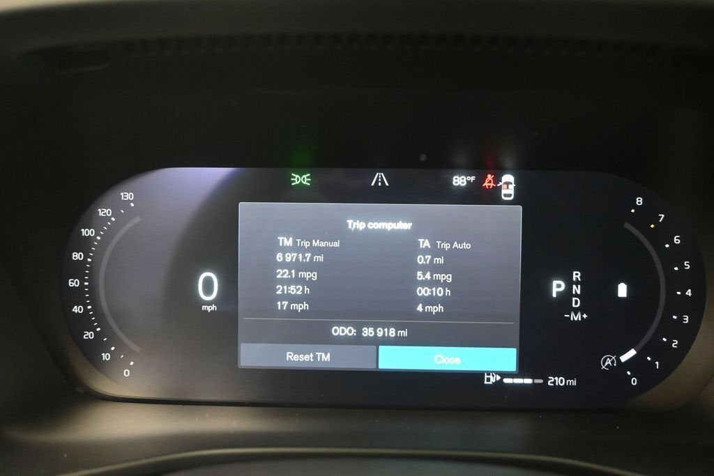 2024 Volvo XC40 B5 Plus Bright Theme