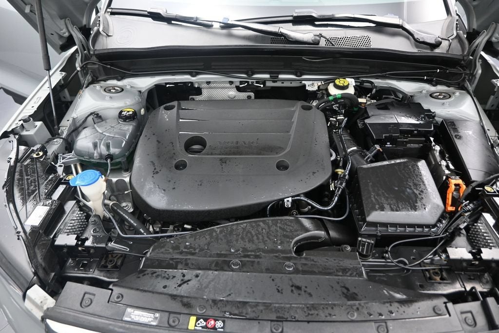 2024 Volvo XC40 B5 Plus Bright Theme