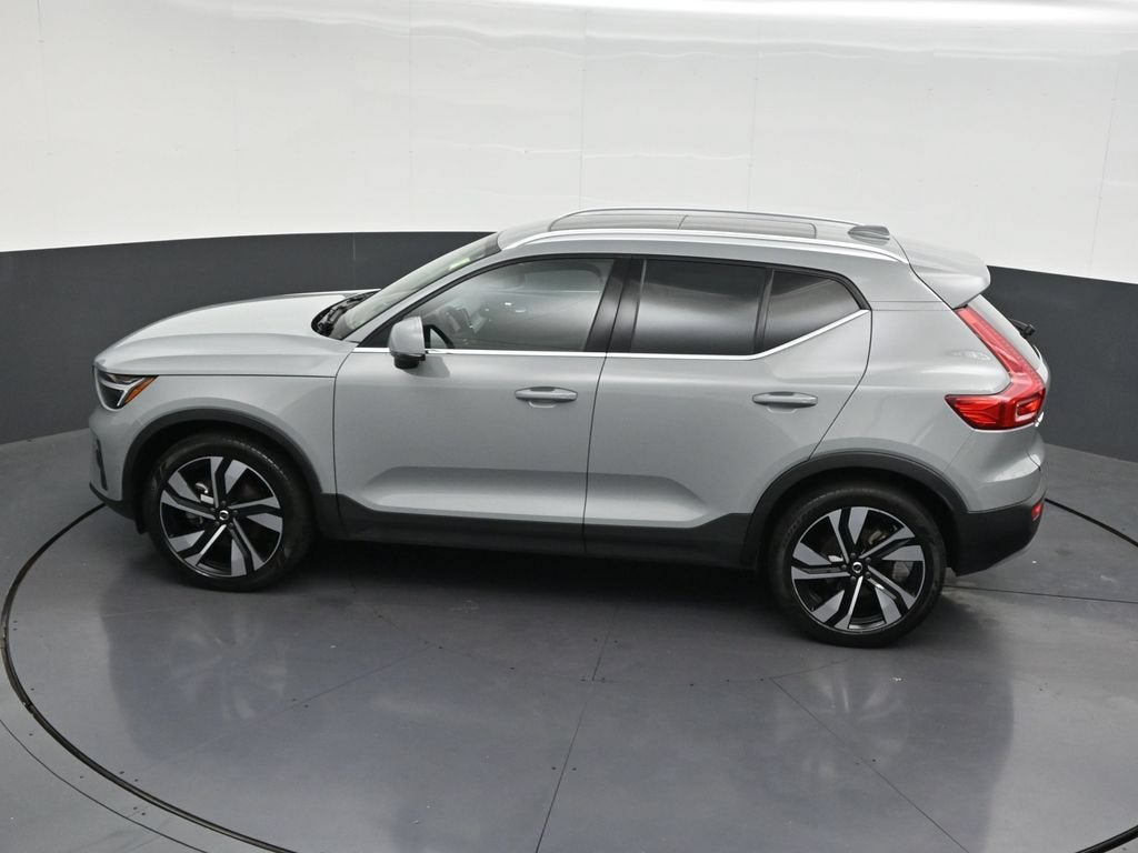 2024 Volvo XC40 B5 Plus Bright Theme