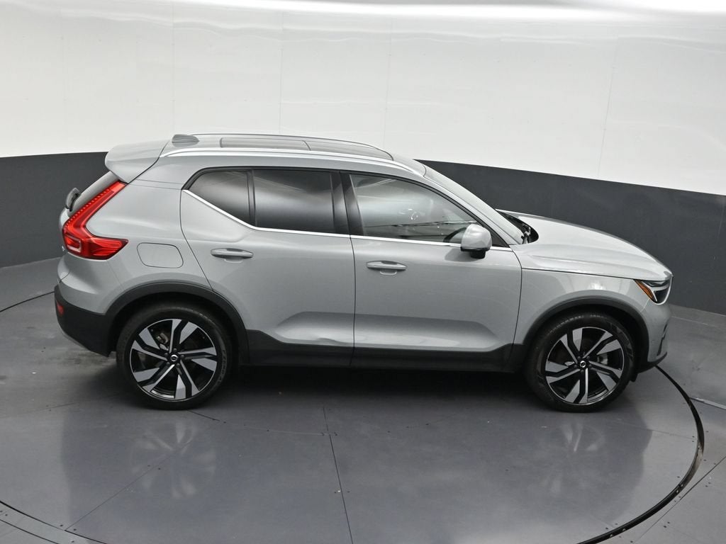 2024 Volvo XC40 B5 Plus Bright Theme