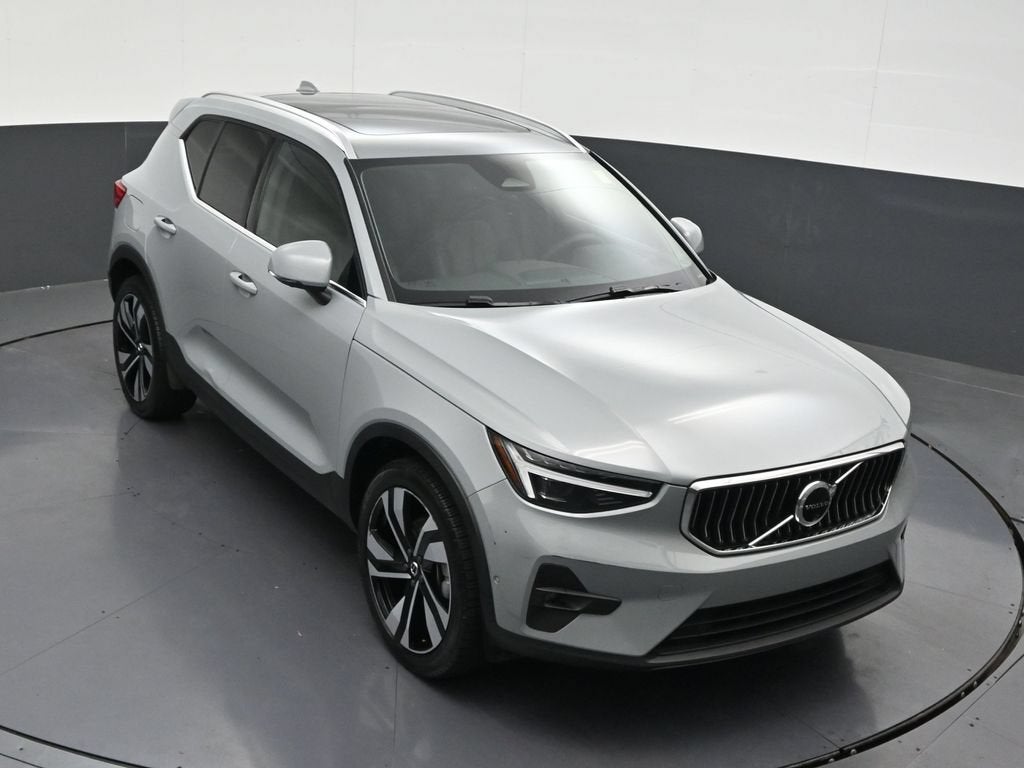2024 Volvo XC40 B5 Plus Bright Theme