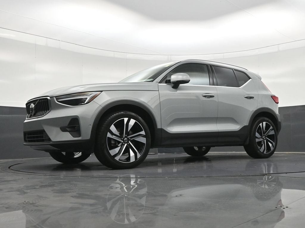 2024 Volvo XC40 B5 Plus Bright Theme