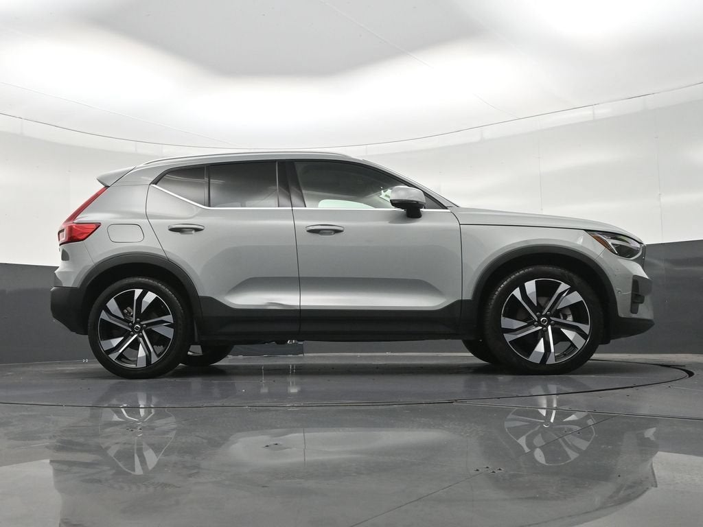 2024 Volvo XC40 B5 Plus Bright Theme