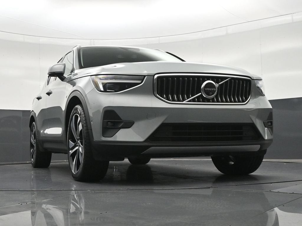 2024 Volvo XC40 B5 Plus Bright Theme