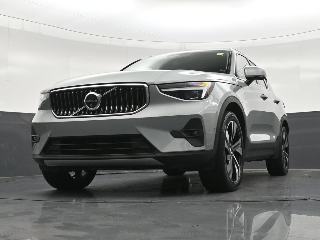 2024 Volvo XC40 B5 Plus Bright Theme