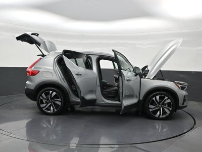 2024 Volvo XC40 B5 Plus Bright Theme