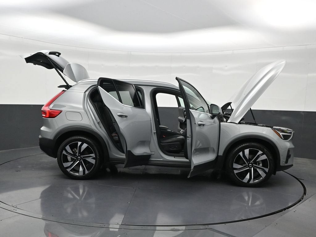 2024 Volvo XC40 B5 Plus Bright Theme