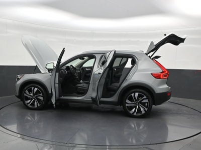 2024 Volvo XC40 B5 Plus Bright Theme