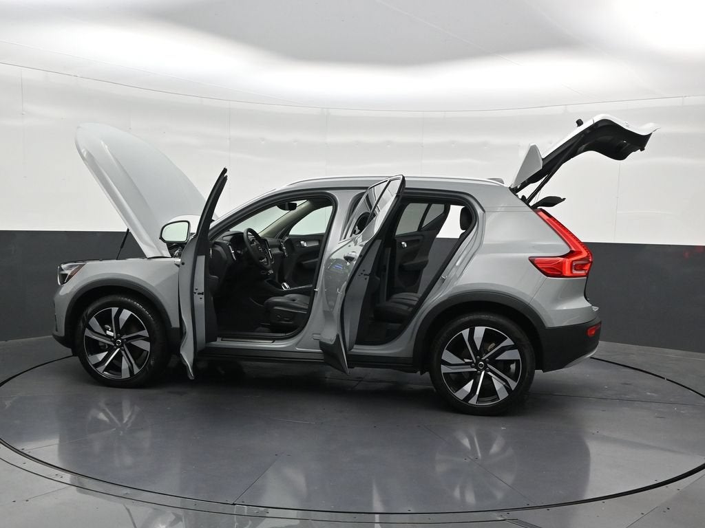 2024 Volvo XC40 B5 Plus Bright Theme