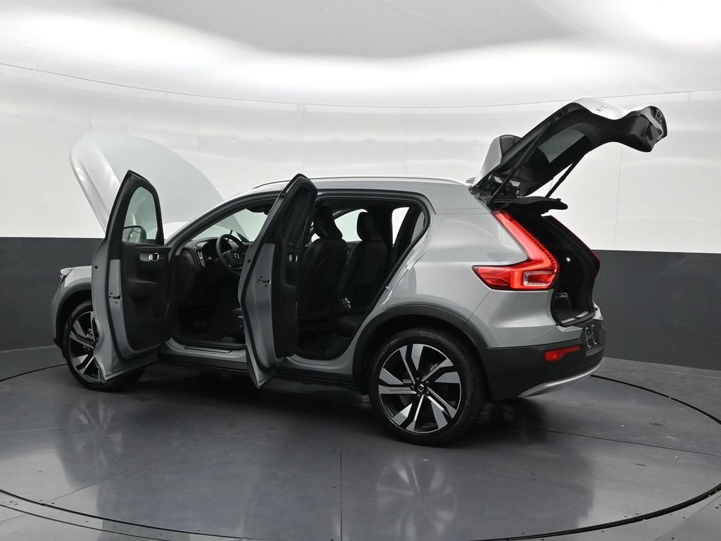 2024 Volvo XC40 B5 Plus Bright Theme