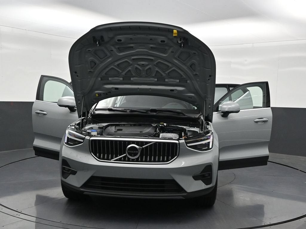 2024 Volvo XC40 B5 Plus Bright Theme