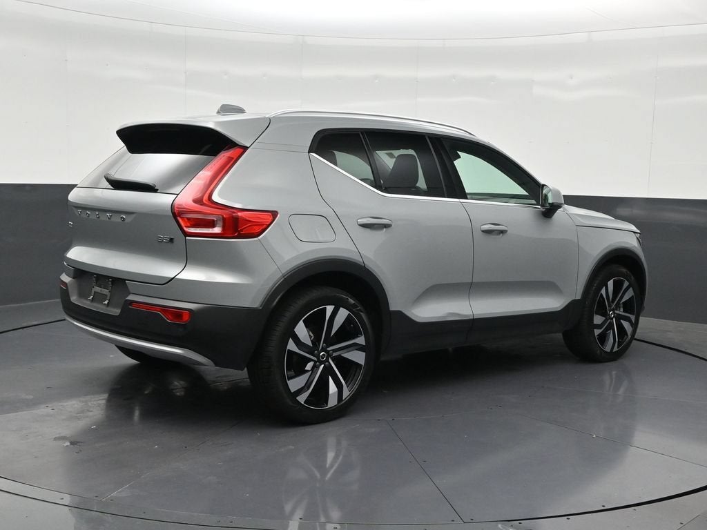 2024 Volvo XC40 B5 Plus Bright Theme