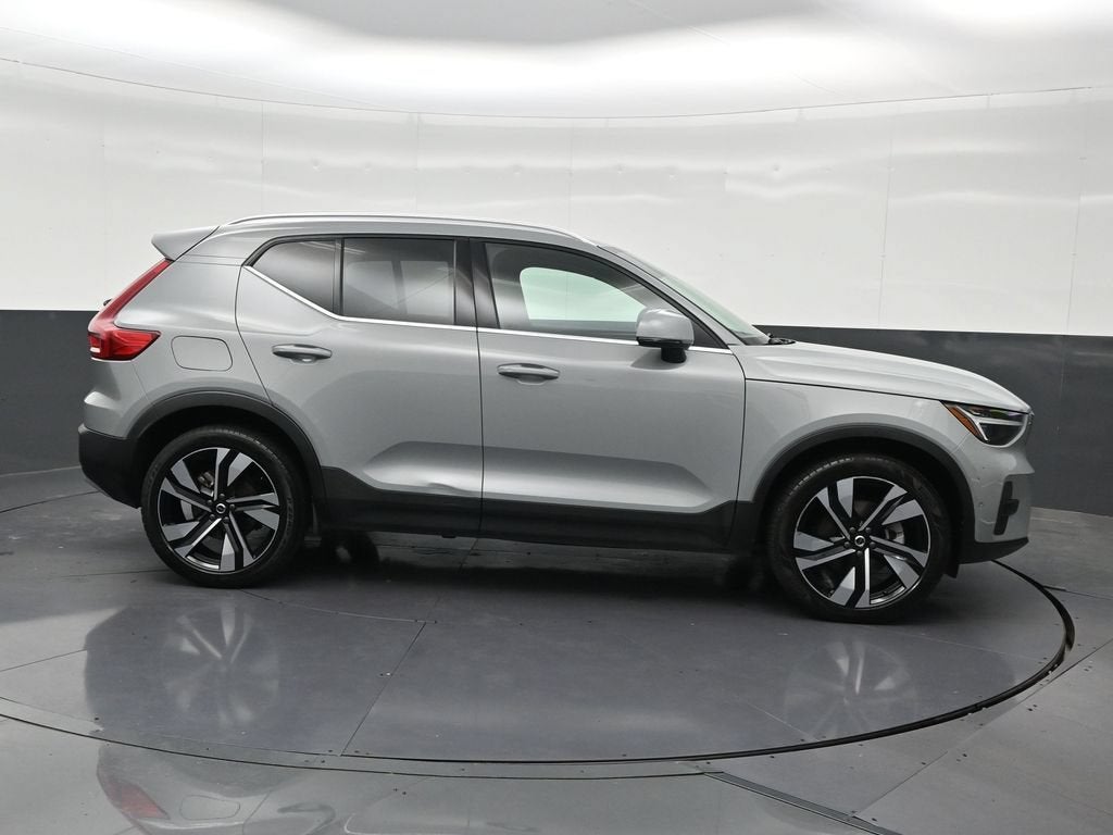 2024 Volvo XC40 B5 Plus Bright Theme