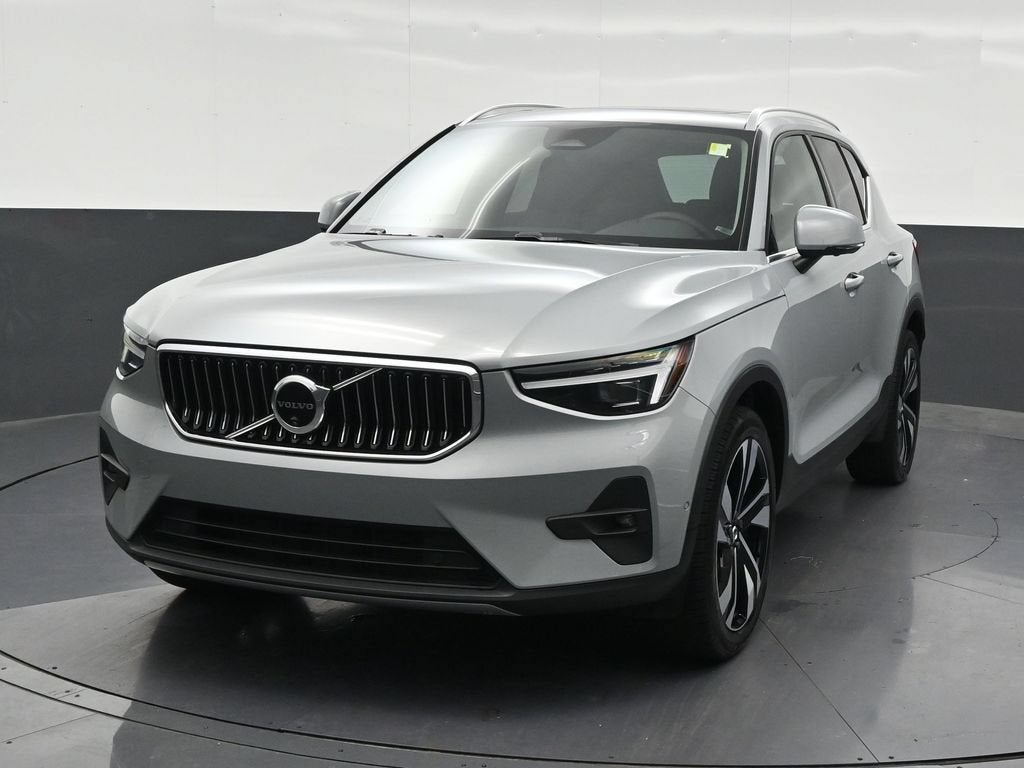 2024 Volvo XC40 B5 Plus Bright Theme