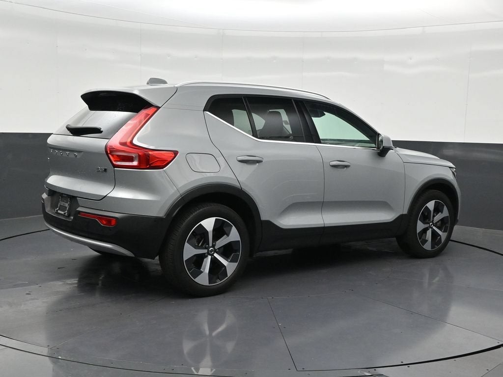 2025 Volvo XC40 Plus Bright Theme