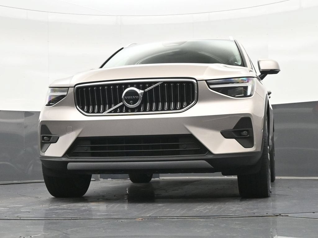 2024 Volvo XC40 B5 Plus Bright Theme