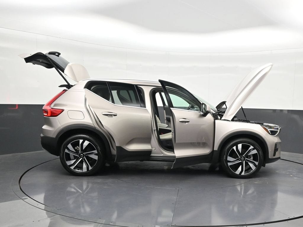 2024 Volvo XC40 B5 Plus Bright Theme