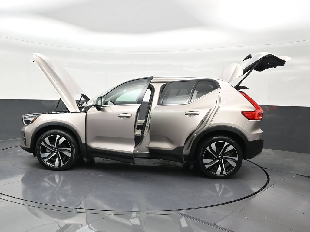 2024 Volvo XC40 B5 Plus Bright Theme