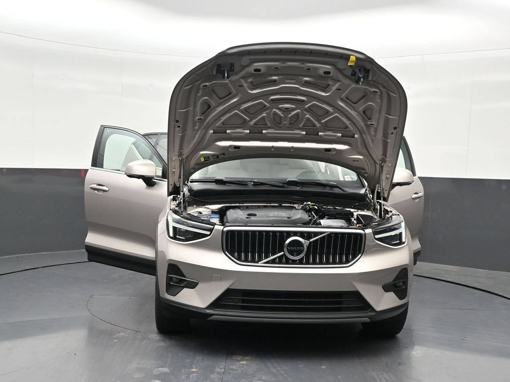 2024 Volvo XC40 B5 Plus Bright Theme