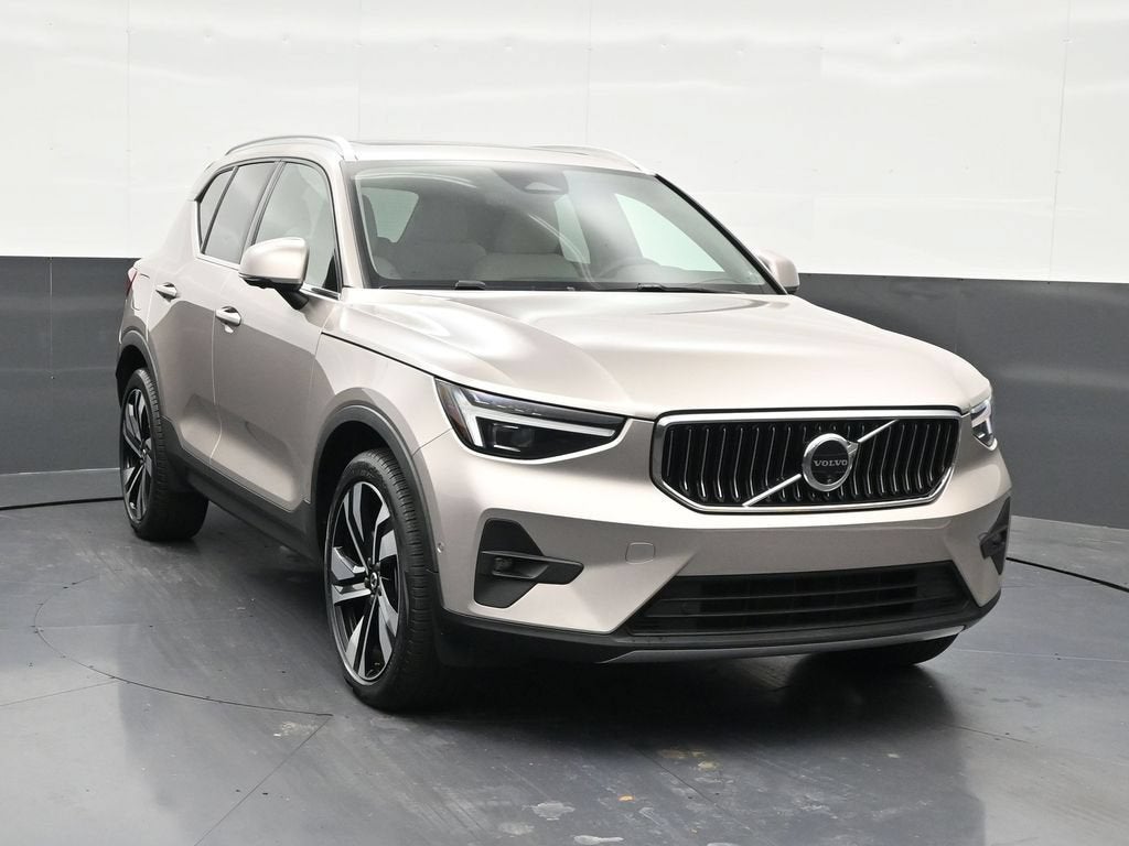 2024 Volvo XC40 B5 Plus Bright Theme