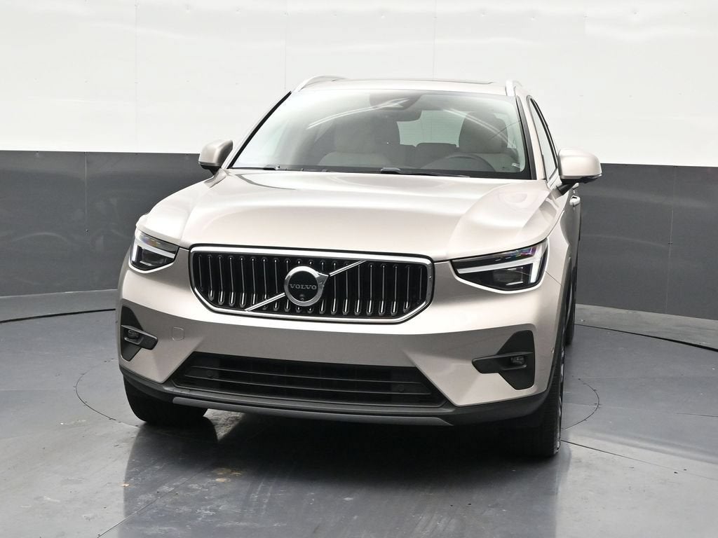 2024 Volvo XC40 B5 Plus Bright Theme